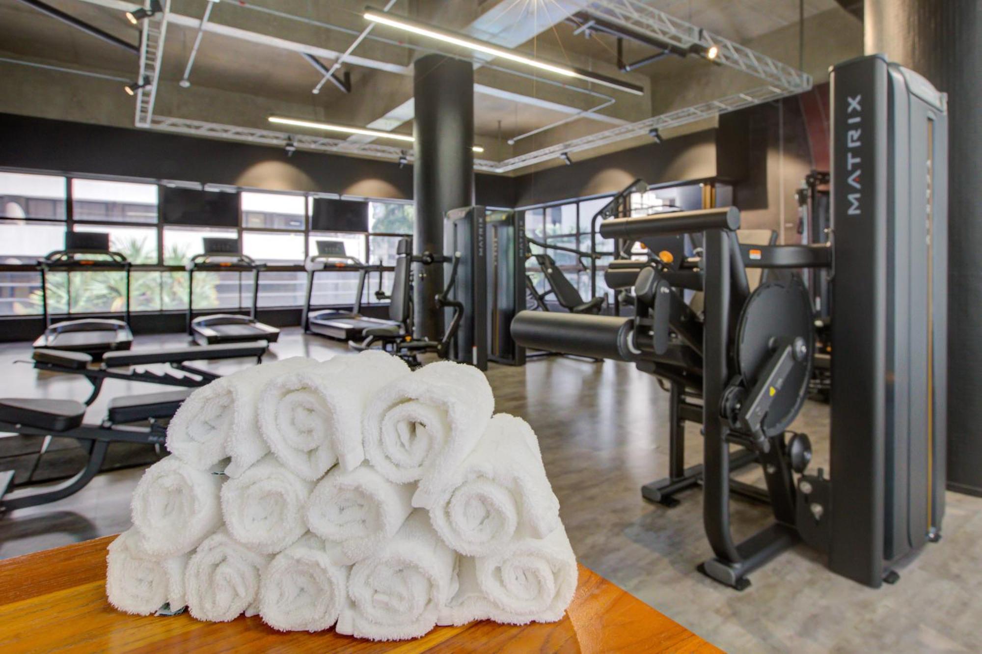 Radisson Sao Paulo Paulista Hotel Ngoại thất bức ảnh Towels at a gym